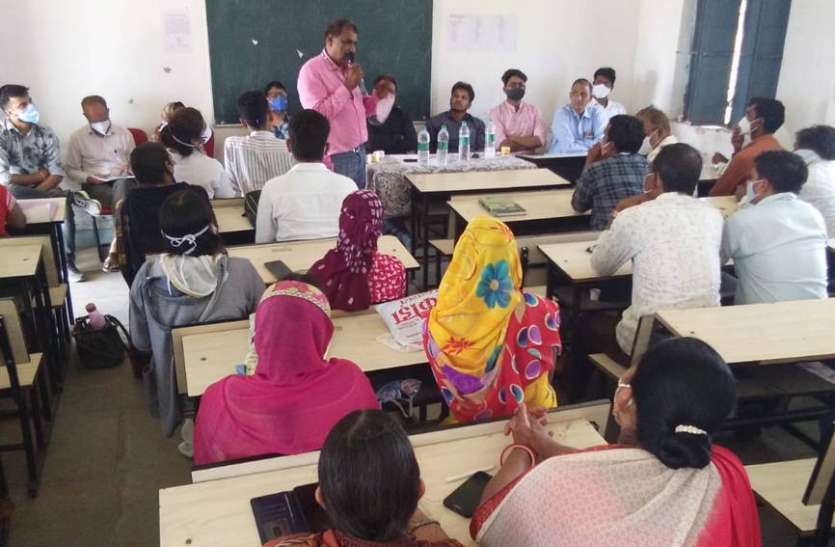 टीके को लेकर लोगों की गलत धारणा को दूर कर सकारात्मक विचारों का संचार करें टीके को लेकर लोगों की गलत धारणा को दूर कर सकारात्मक विचारों का संचार करें