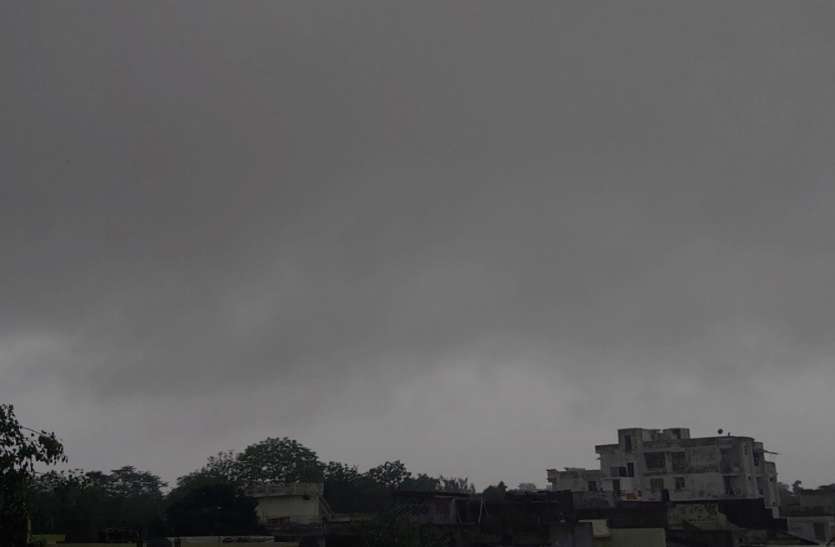Rain In UP Weather Forecast: यूपी में जमकर बरसे बादल, मानसून से पहले इन 16 जिलों में आरेंज अलर्ट जारी