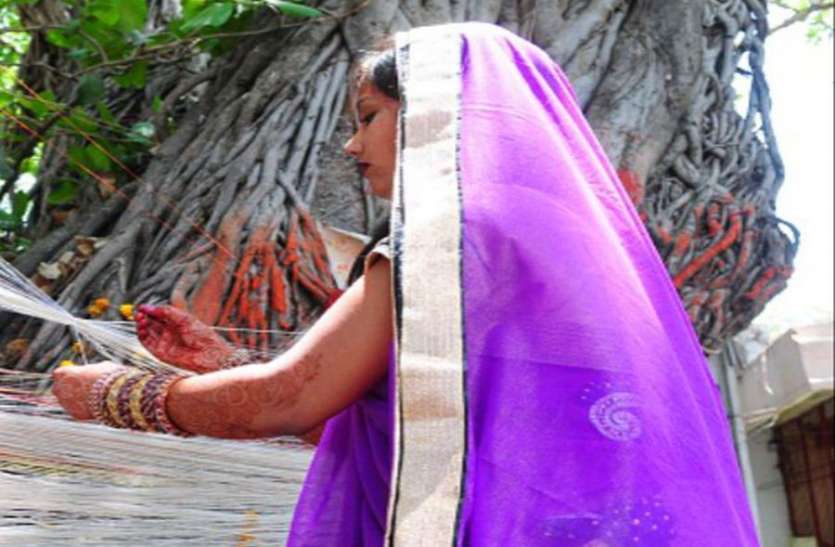 अखंड सौभाग्य के लिए महिलाएं आज रखेंगी वट सावित्री व्रत अखंड सौभाग्य के लिए महिलाएं आज रखेंगी वट सावित्री व्रत