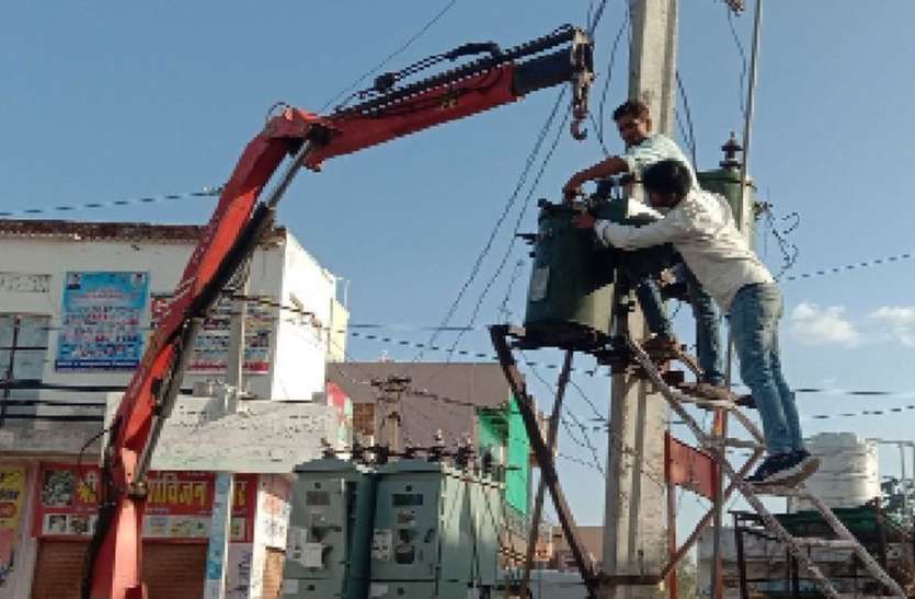 ट्रांसफार्मर जला, बाधित रही बिजली आपूर्ति ट्रांसफार्मर जला, बाधित रही बिजली आपूर्ति