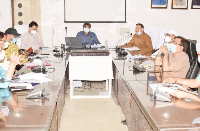 Singrauli Collector order, FIR against who leave cattle on road सड़क पर आवारा पशु छोडऩे वालों के विरूद्ध दर्ज होगी एफआइआर