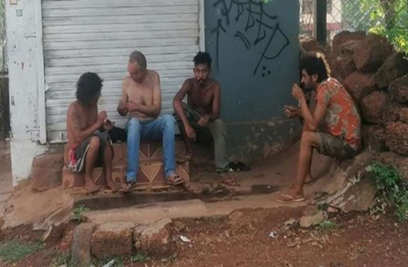 विदेशी पर्यटक आर्थिक संकट में फंसे विदेशी पर्यटक आर्थिक संकट में फंसे