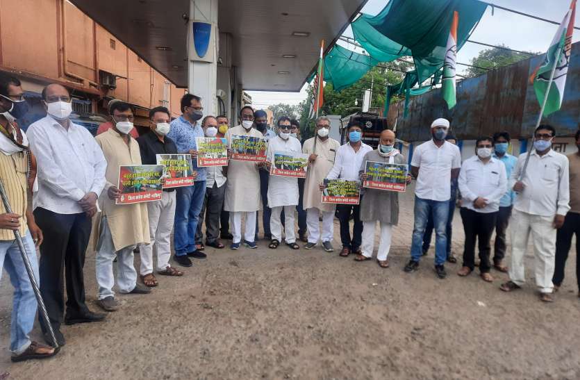 1101nsp7.jpg अच्छे दिन सिर्फ मोदी और शिवराज के आए हैं