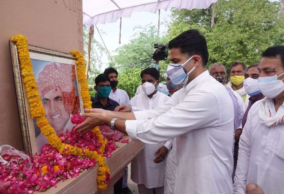 राजेश पायलट पुण्यतिथि: सचिन पायलट पहुंचे दौसा, पिता को नमन कर लौटे