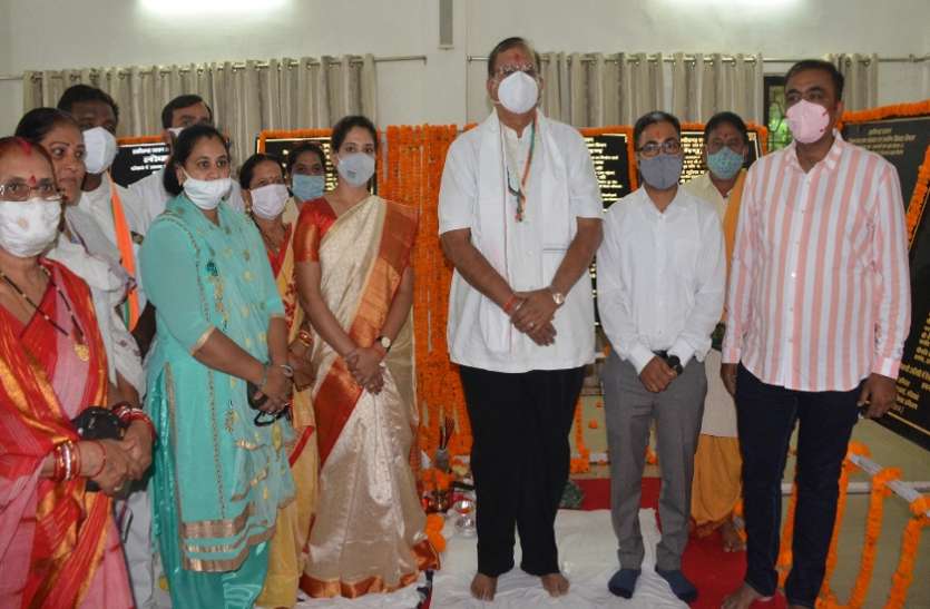 सीएम भूपेश बघेल ने हितग्राहियों से की सीधी चर्चा, महिला समूहों ने कहा, गोठान से आय अर्जित किया सीएम भूपेश बघेल ने हितग्राहियों से की सीधी चर्चा, महिला समूहों ने कहा, गोठान से आय अर्जित किया