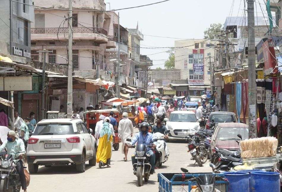 दौसा: वीकेंड कफ्र्यू से पूर्व बाजारों में उमड़ी भीड़, दो दिन बंद रहेंगे बाजार