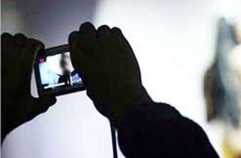 28_05_2020-crime_gwalior.jpg Dating App के जरिए बुलाकर बनाया कुकर्म का अश्लील वीडियो, फिर ब्लैकमेल कर मांग रहे थे पैसे