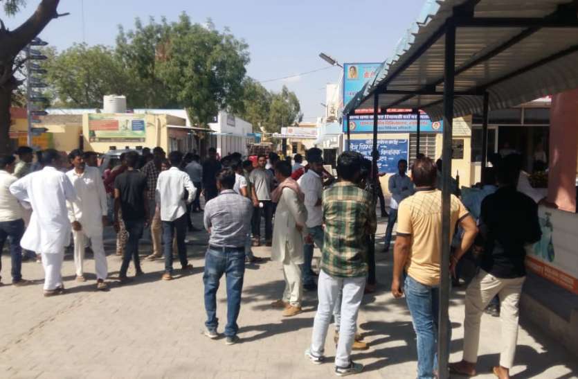 बेकाबू होकर कार नहर में गिरने की रिपोर्ट, पुलिस ने पोस्टमार्टम करवा शव परिजनों को सौंपा बेकाबू होकर कार नहर में गिरने की रिपोर्ट, पुलिस ने पोस्टमार्टम करवा शव परिजनों को सौंपा