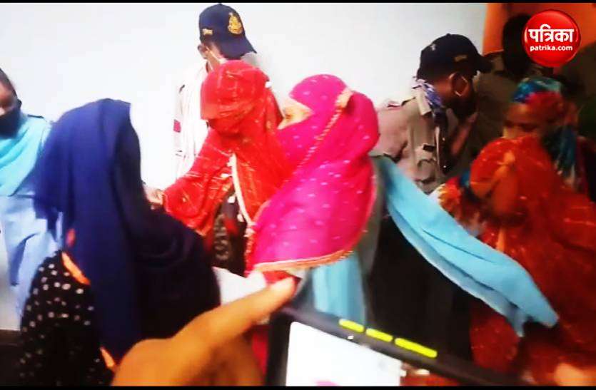 bhind.jpg पुलिस रेडः आपत्तिजनक हालत में मिले 12 लड़के लड़कियां
