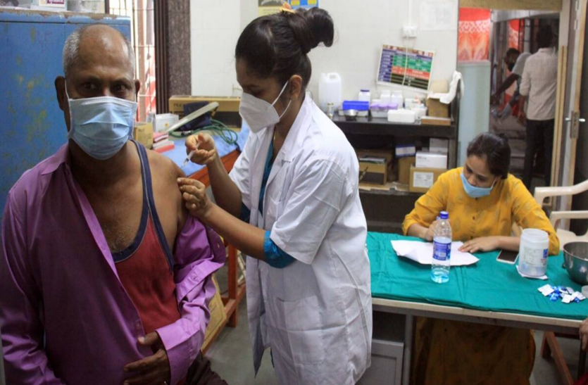 चौबीस घंटे टीकाकरण व मोबाइल टीका केंद्र चौबीस घंटे टीकाकरण व मोबाइल टीका केंद्र