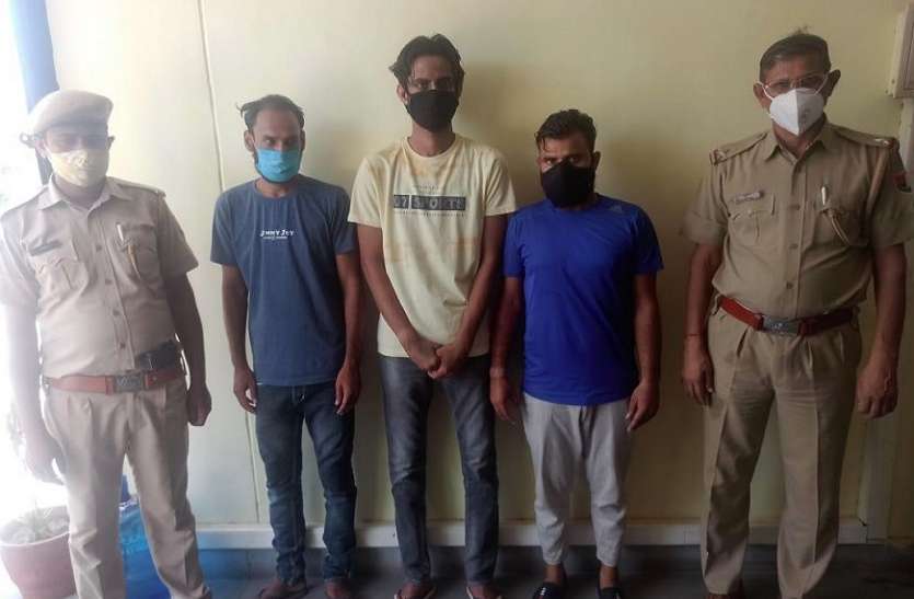 पाकिस्तान क्रिकेट लीग में कराची बनाम मुल्तान पर लगा रहे थे सट्टा पाकिस्तान क्रिकेट लीग में कराची बनाम मुल्तान पर लगा रहे थे सट्टा