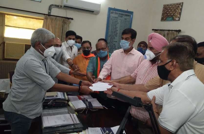 महापौर-पार्षद निलंबन प्रकरण से पहले बनाए रखी दूरी, ज्ञापन कार्यक्रम में पहुंचने की क्या रही मजबूरी महापौर-पार्षद निलंबन प्रकरण से पहले बनाए रखी दूरी, ज्ञापन कार्यक्रम में पहुंचने की क्या रही मजबूरी