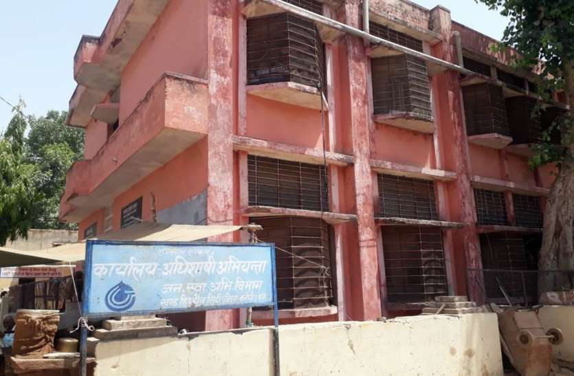 जलदायकर्मी ही करवा रहे पानी की चोरी!, तीन कार्मिक निलंबित जलदायकर्मी ही करवा रहे पानी की चोरी!, तीन कार्मिक निलंबित