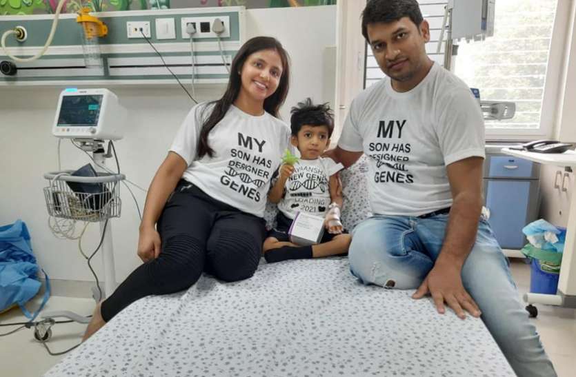 hyderabad_couple_collects_16_crore_for_sma_son_treatment.jpg हैदराबाद के कपल्स ने बच्चे के इलाज के लिए क्राउड फंडिंग के जरिए एकत्रित किए करोड़ों रुपए