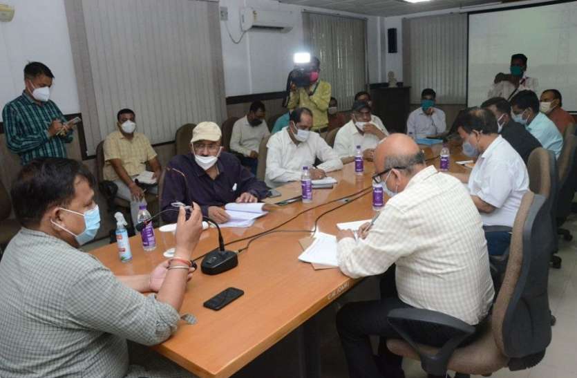 Electricity officers meeting शहर में विद्युत कटौती बढ़ी, ऊर्जा मंत्री ने ली अधिकारियों की क्लास