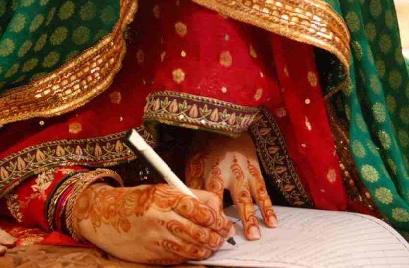 Quick Read: Quick Read: पंचायत का अजीबोगरीब फैसला, शादीशुदा शिक्षक को 10वीं की छात्रा से निकाह का फरमान
