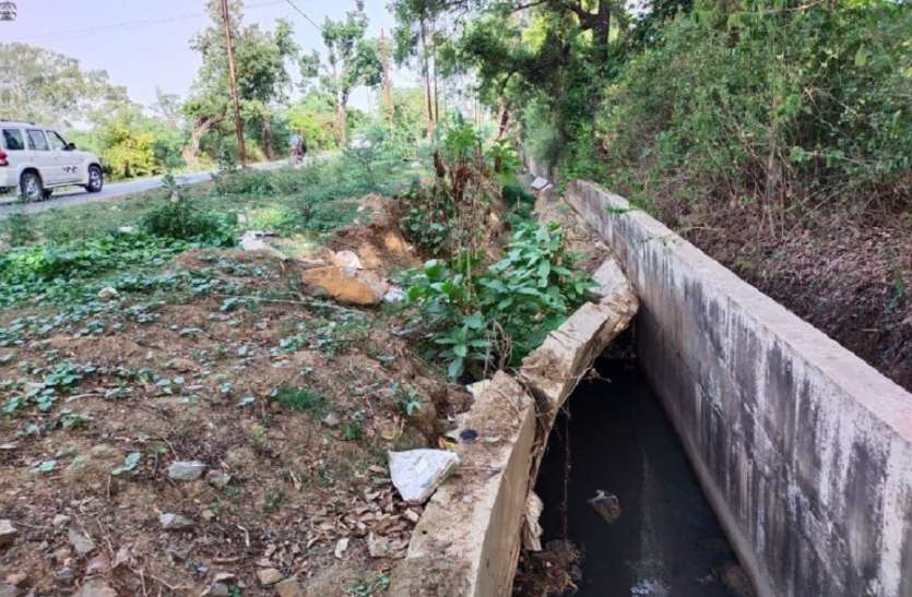 rewa स्टार्म वाटर ड्रेन का 22 करोड़ का प्रोजेक्ट एक साल में करना था पूरा, पांच साल में आधे भी नहीं बने