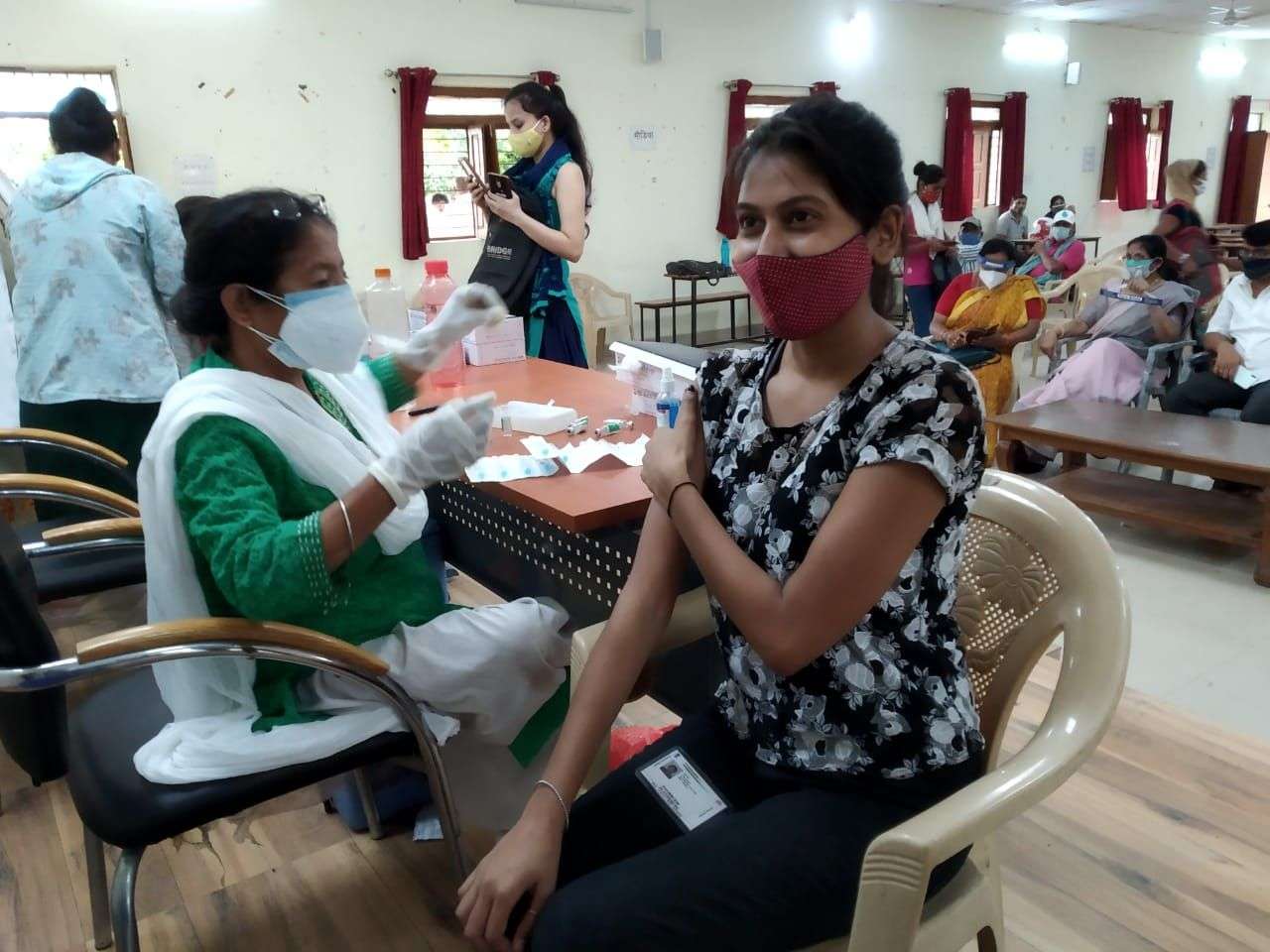 covid_19 : college girls excited for vaccination