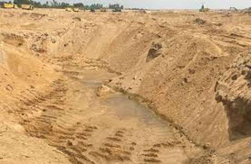 बजरी पर कोर्ट की रोक, हर निर्माण स्थल पर मिलेगा स्टॉक बजरी पर कोर्ट की रोक, हर निर्माण स्थल पर मिलेगा स्टॉक