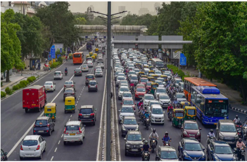 Traffic Rule.png दिल्ली में रफ्तार पर लगा ब्रेक, केंद्र सरकार ने तय की स्पीड लिमिट, देखिए पूरी जानकारी