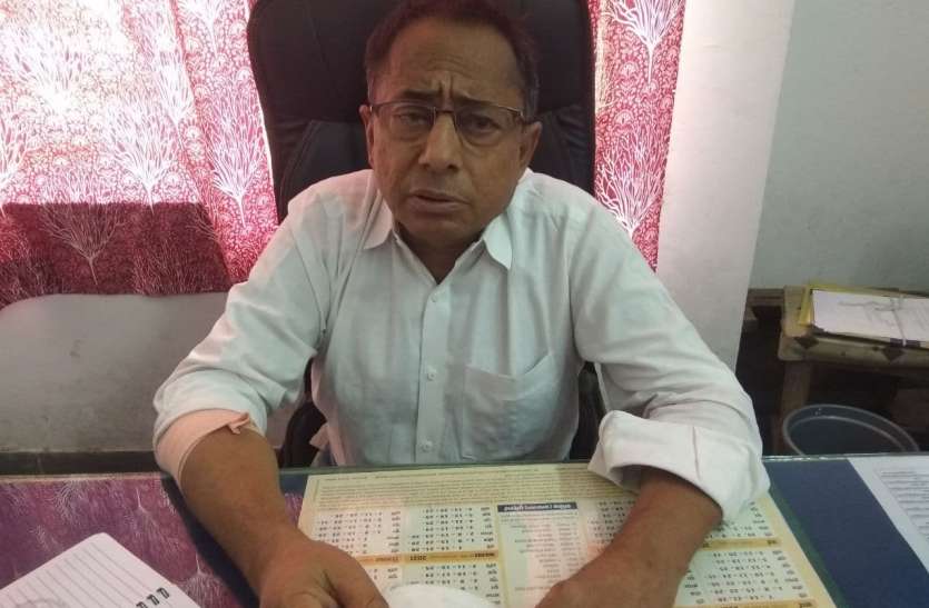 विदिशा के जिला शिक्षा अधिकारी का हौंसला... विदिशा के जिला शिक्षा अधिकारी का हौंसला...