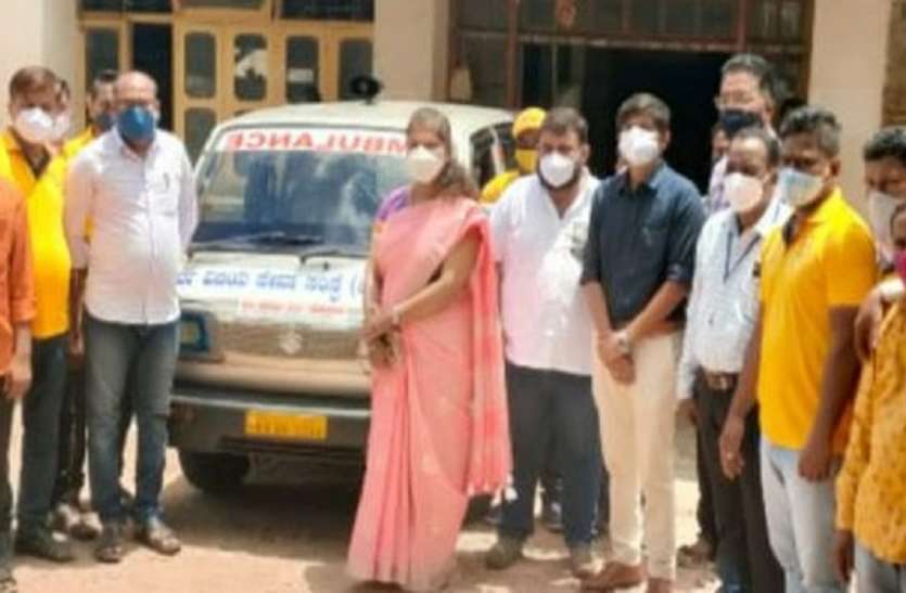 तालुक प्रशासन को भेंट की एम्बुलेंस तालुक प्रशासन को भेंट की एम्बुलेंस