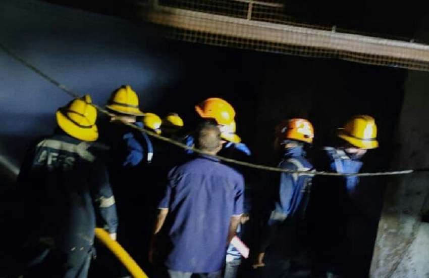 Ahmedabad: स्याही बनाने वाली फैक्ट्री में भीषण आग, 3 फायरकर्मी झुलसे
