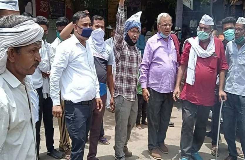 AAP Worker पारस अस्पताल के चिकित्सकों पर हत्या का मुकदमा दर्ज कराने को 'आप' ने फूंका पुतला