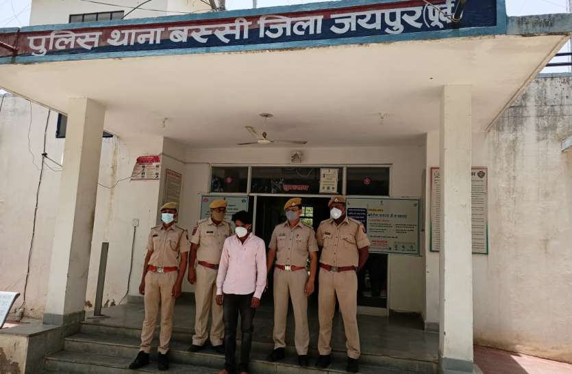 स्मैक की सप्लाई करने वाला माफिया गिरफ्तार स्मैक की सप्लाई करने वाला माफिया गिरफ्तार