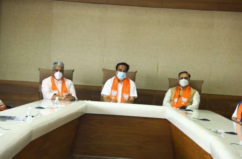 Gujarat: गुजरात भाजपा विधायकों की 15 को अहम बैठक, कांग्रेस को नए अध्यक्ष की तलाश Gujarat: गुजरात भाजपा विधायकों की 15 को अहम बैठक, कांग्रेस को नए अध्यक्ष की तलाश