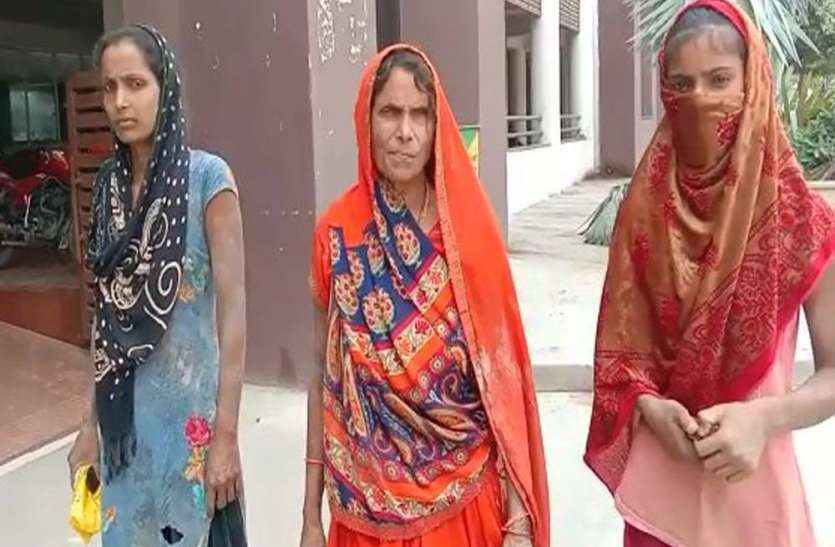 डीएम से मिलने पहुंची मां-बेटी भूमि विवाद में दबंगों ने मां-बेटी को किया लहूलुहान, थानेदार ने डांटकर भगाया