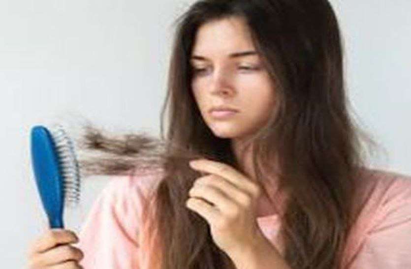 Hair Fall :- बाल रोजाना कम होने के यह हो सकते हैं कारण, तुरंत दें ध्यान... Hair Care Tips :- बारिश के मौसम में बालों को स्वस्थ और चमकदार रखने करें यह घरेलू उपाय
