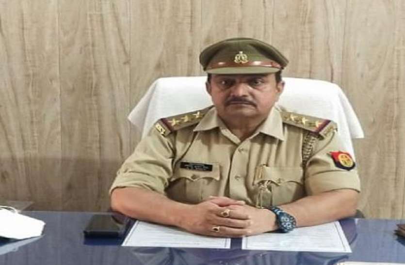 बाढ़ पीड़ितों को देख पसीजा दिल पुलिस अधिकारी गांव को लिया गोद Ayodhya : बाढ़ पीड़ितों को देख पसीजा दिल पुलिस अधिकारी ने गांव को लिया गोद