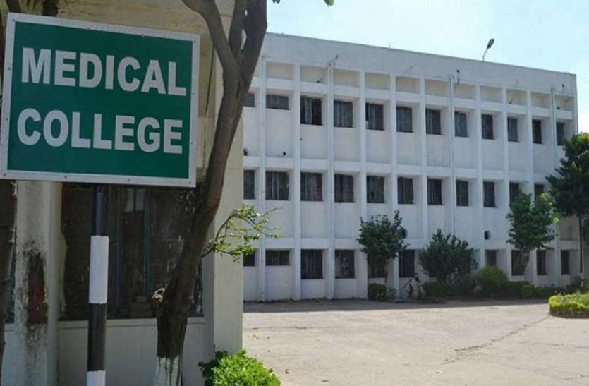 medical_fees.jpg मेडिकल कॉलेज बंद फिर भी छात्रों को फीस जमा करने नोटिस, राजभवन पहुंचा मामला