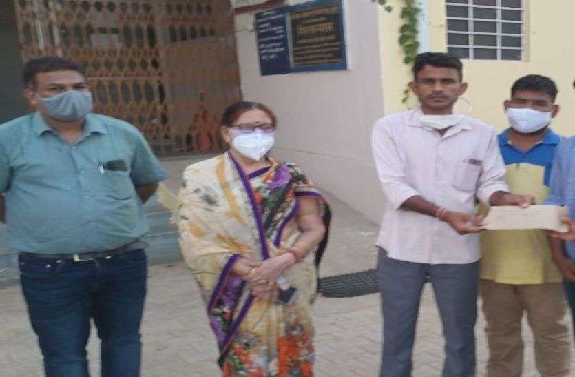 छलकती आंखों के साथ भाई बहन नेपाल रवाना छलकती आंखों के साथ भाई बहन नेपाल रवाना
