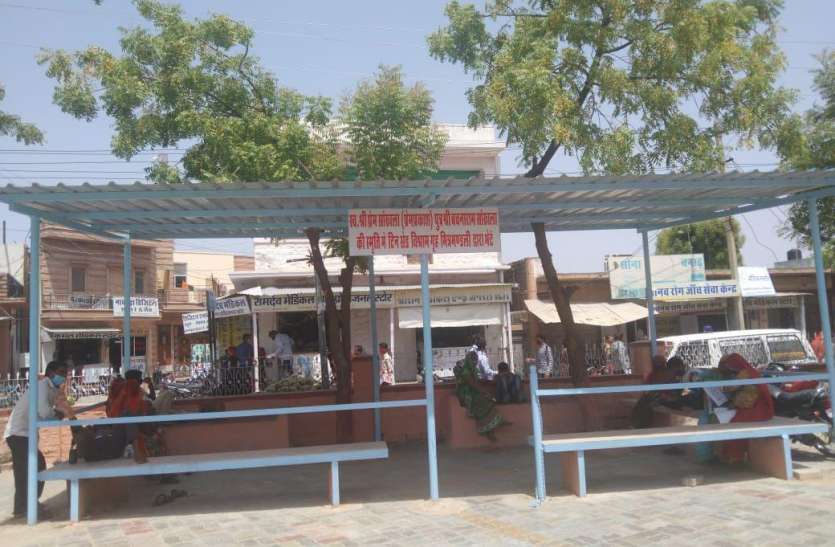 दोस्ती की मिसाल को मिली टीन शेड की छाया दोस्ती की मिसाल को मिली टीन शेड की छाया