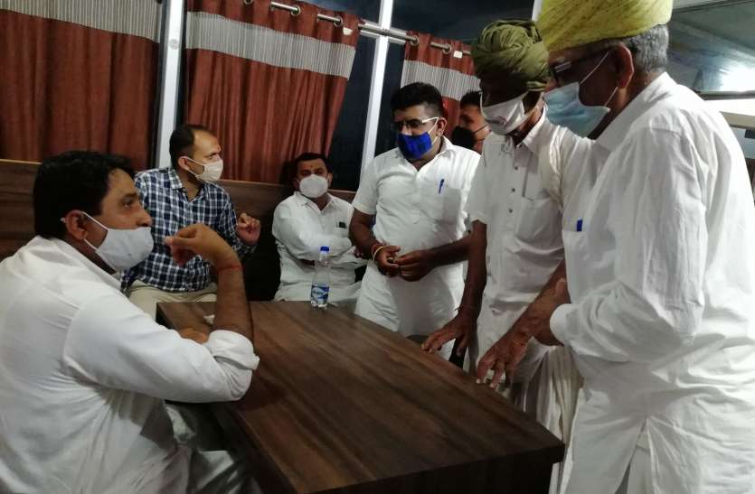 जनसुनवाई कर अधिकारियों को किया निर्देशित जनसुनवाई कर अधिकारियों को किया निर्देशित