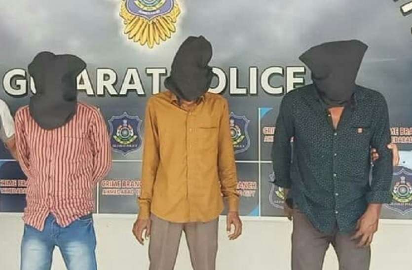 एसीपी के घर चोरी करने के आरोप में तीन गिरफ्तार एसीपी के घर चोरी करने के आरोप में तीन गिरफ्तार