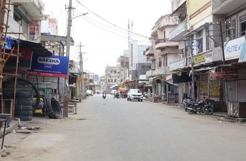दौसा. सड़कें सूनी, बाजारों में छाया रहा सन्नाटा दौसा. सड़कें सूनी, बाजारों में छाया रहा सन्नाटा