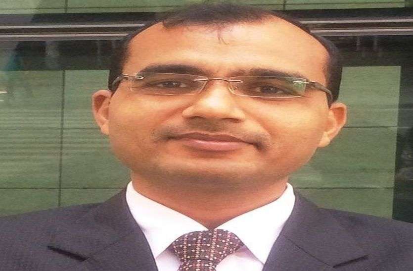 माता-पिता खोने वाले बच्चों को कतर में रह रहे विक्रम मिश्रा एक साल तक हर माह देंगे दस हजार की पेंशन माता-पिता खोने वाले बच्चों को कतर में रह रहे विक्रम मिश्रा एक साल तक हर माह देंगे दस हजार की पेंशन