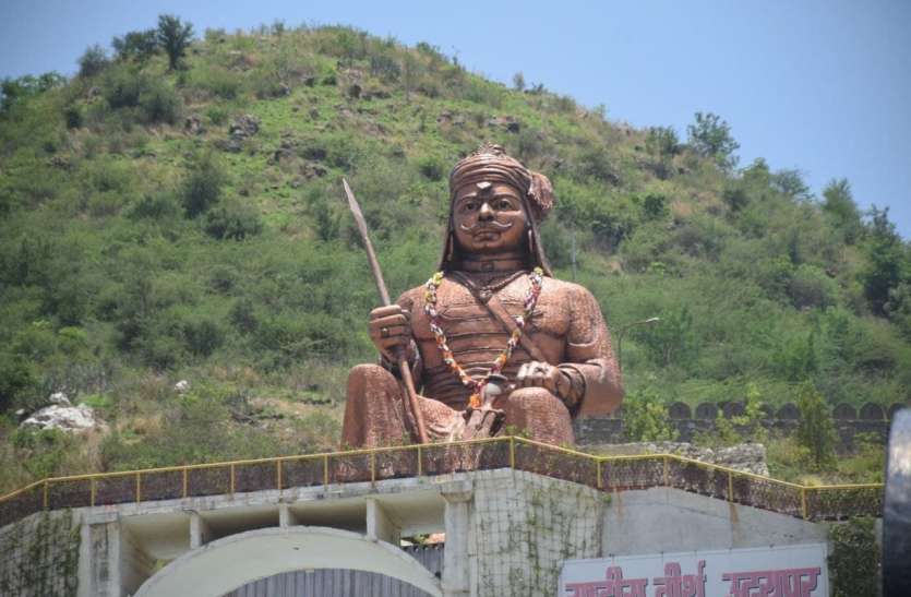 महाराणा प्रताप एक सुर में मेवाड़ बोला प्रताप की प्रतिमा लगाए विधानसभा में