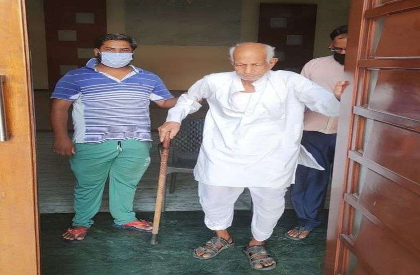 कोरोना के खिलाफ जंग जीतना मौत के मुंह से लौटने समान,119 संक्रमित स्वस्थ होकर पहुंचे अपने-अपने घर कोरोना के खिलाफ जंग जीतना मौत के मुंह से लौटने समान,119 संक्रमित स्वस्थ होकर पहुंचे अपने-अपने घर