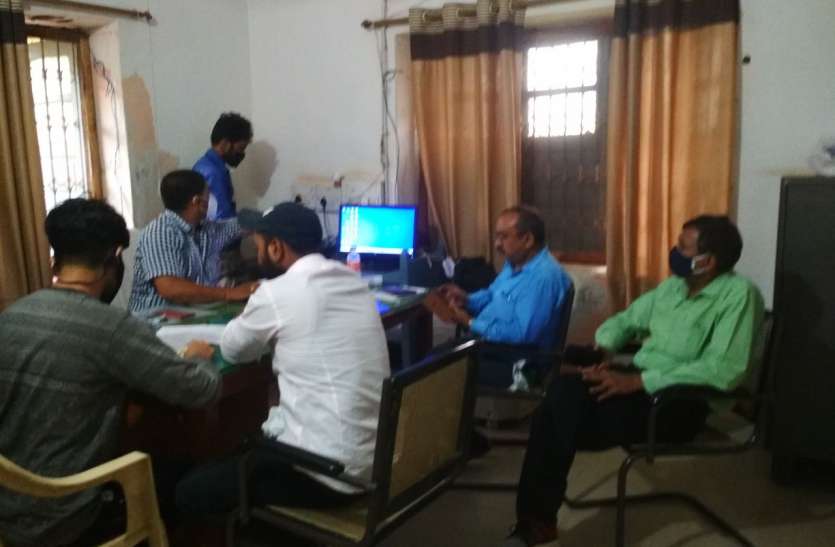 FCI team reached Rewa to investigate grain storage from Delhi दिल्ली से अनाज भंडारण की जांच को रीवा पहुंची एफसीआई की टीम, जानिए, फिर क्या हुआ