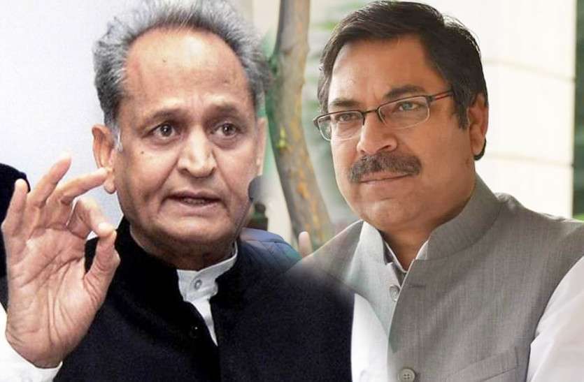 satish_poonia_gehlot.jpg विधायकों की फोन टेपिंग को लेकर सतीश पूनिया ने सीएम गहलोत से पूछा सवाल