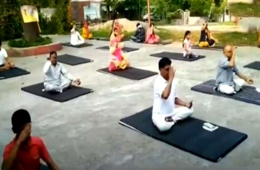 योग सप्ताह में कोरोना से लड़ना सिखाएंगे योग गुरु योग सप्ताह में कोरोना से लड़ना सिखाएंगे योग गुरु