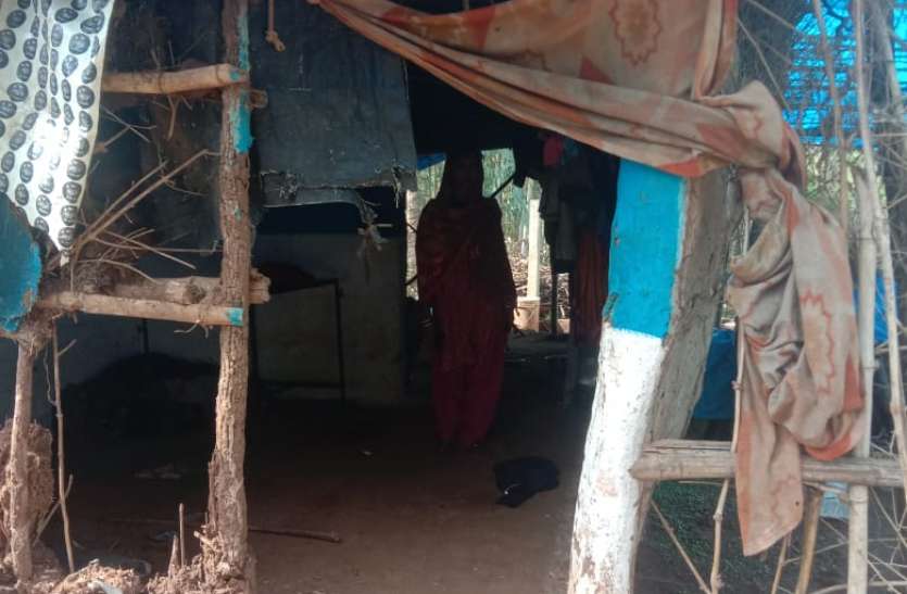 सिरफिरे आशिक ने चाकू से हमला कर प्रेमिका के पति को उतारा मौत के घाट सिरफिरे आशिक ने चाकू से हमला कर प्रेमिका के पति को उतारा मौत के घाट