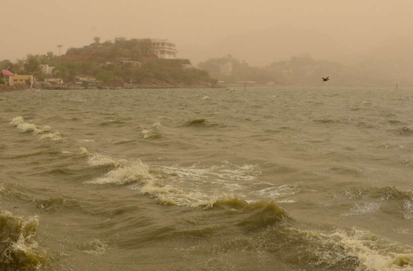 weather in ajmer Ajmer weather: तेज हवा संग उड़ी धूल,बादलों का डेरा