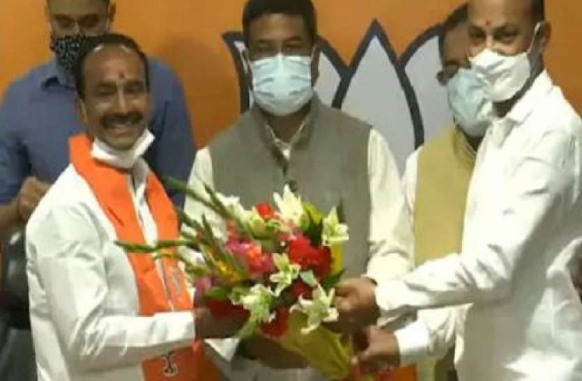 Former Telangana Minister Etela Rajendra joins BJP after Recently resigns from TRS Telangana: पूर्व स्वास्थ्य मंत्री ई राजेंद्र ने थामा बीजेपी का दामन, दो दिन पहले दिया था इस्तीफा