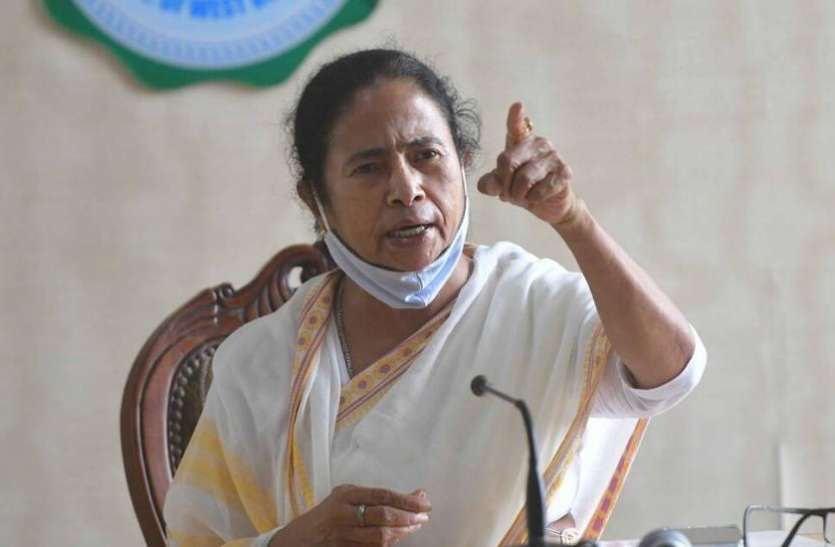 mamata_banerjee.jpg किसान आंदोलन के समर्थन में फिर उतरीं ममता, कहा- केंद्र की उदासीनता का खामियाजा भुगत रहा देश