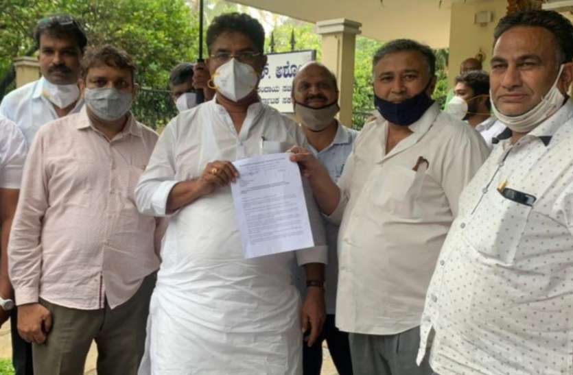 व्यापारी प्रतिनिधियों ने की राजस्व मंत्री से मुलाकात व्यापारी प्रतिनिधियों ने की राजस्व मंत्री से मुलाकात